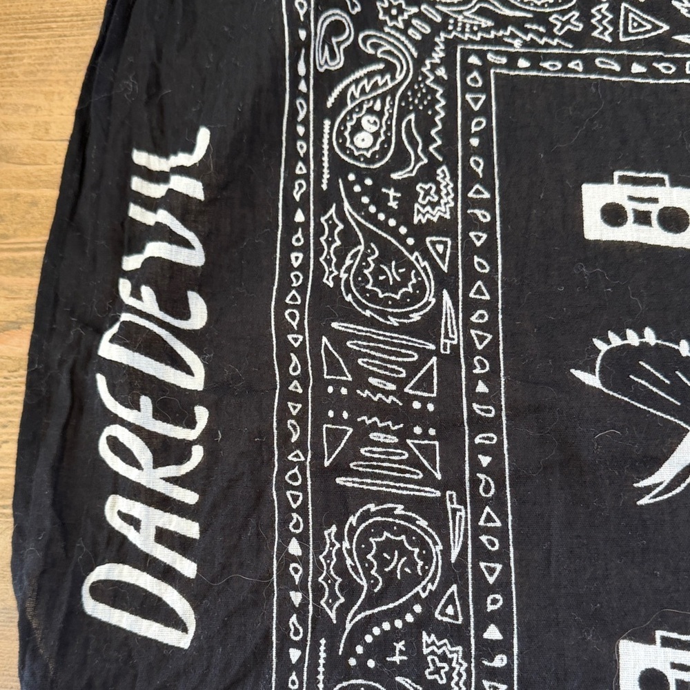 Marc Jacobs Dinosaur & Bandana print Scarf/Beach Blanket 100 % Cotton - Picture 2 of 7